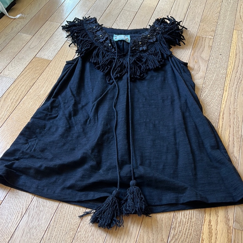 Miss me black fringe tank